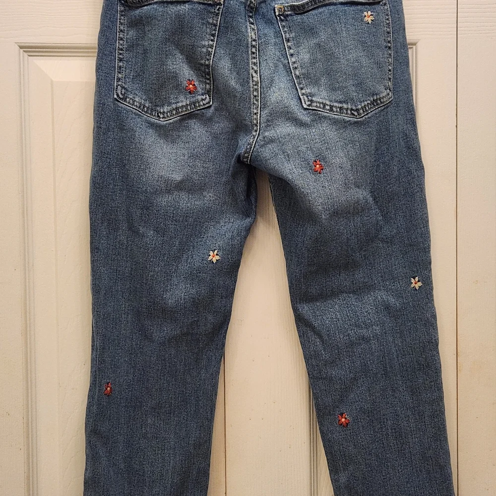 GAP Girlfriend Embroidered Blue Jeans - Picture 4 of 4